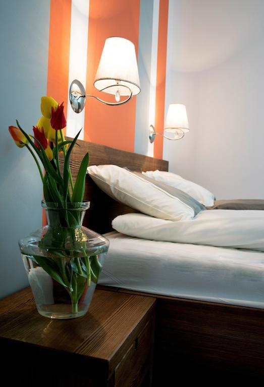 Gosciniec Hetman Bed and Breakfast Mikołajki Rum bild